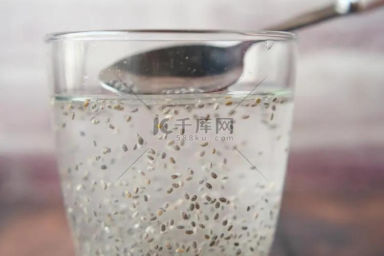 奇亚籽水